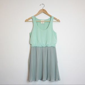 PINS &‎ NEEDLE Accordion Pleat Dress